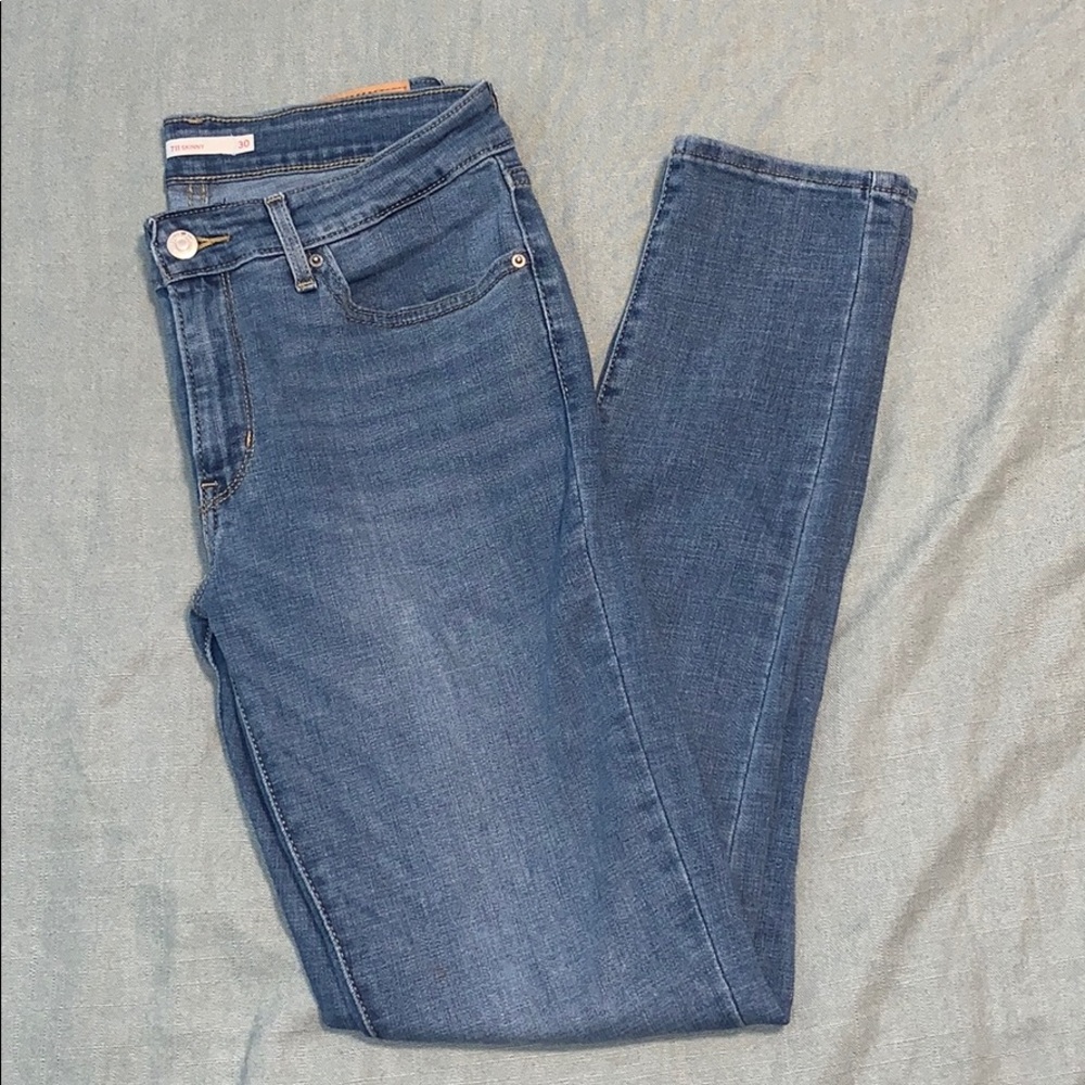 Levi’s 711 skinny jeans